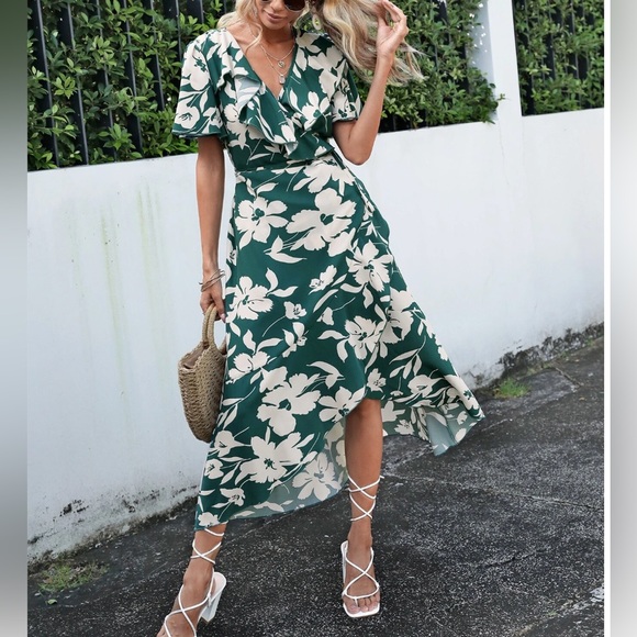 Boho Green Floral Print Butterfly Sleeve Wrap Hem Dress - Picture 4 of 9